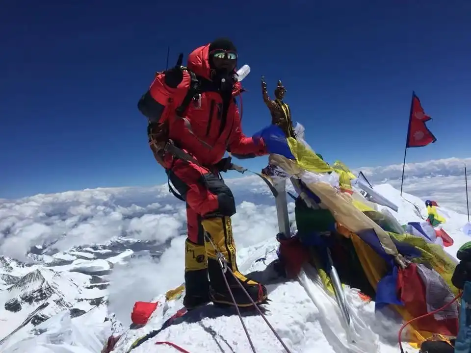 Nepal Trekking vs Nepal Peak climbing