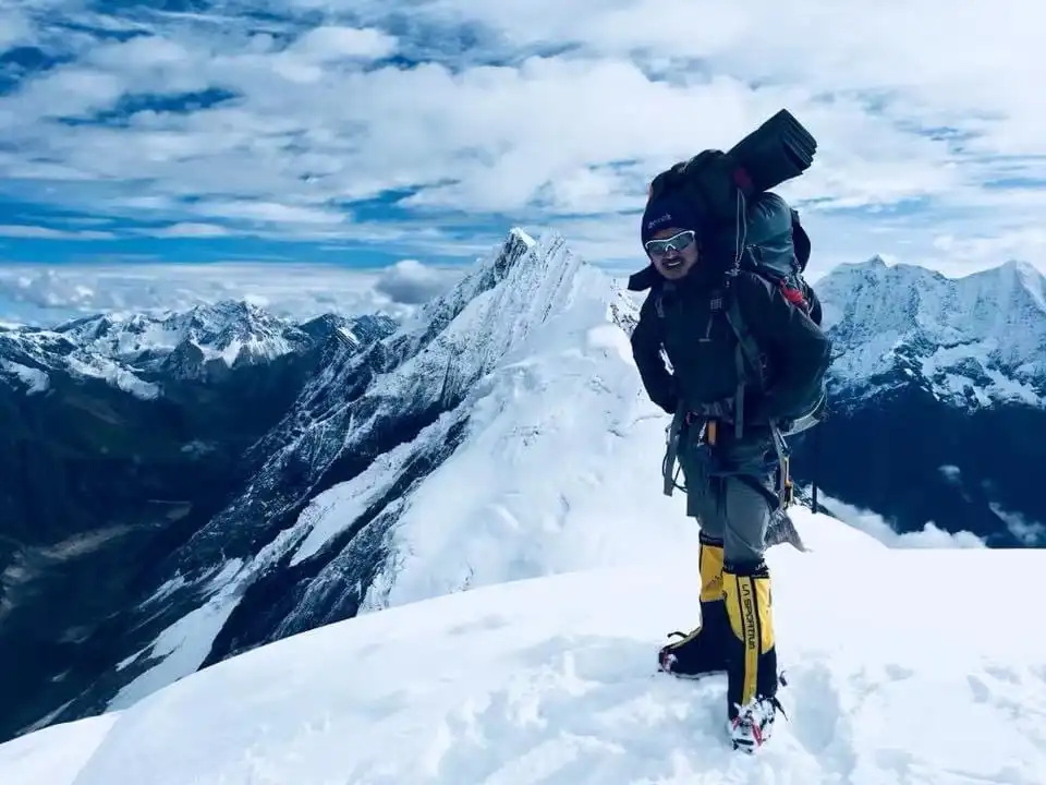 Nepal Trekking vs Nepal Peak climbing