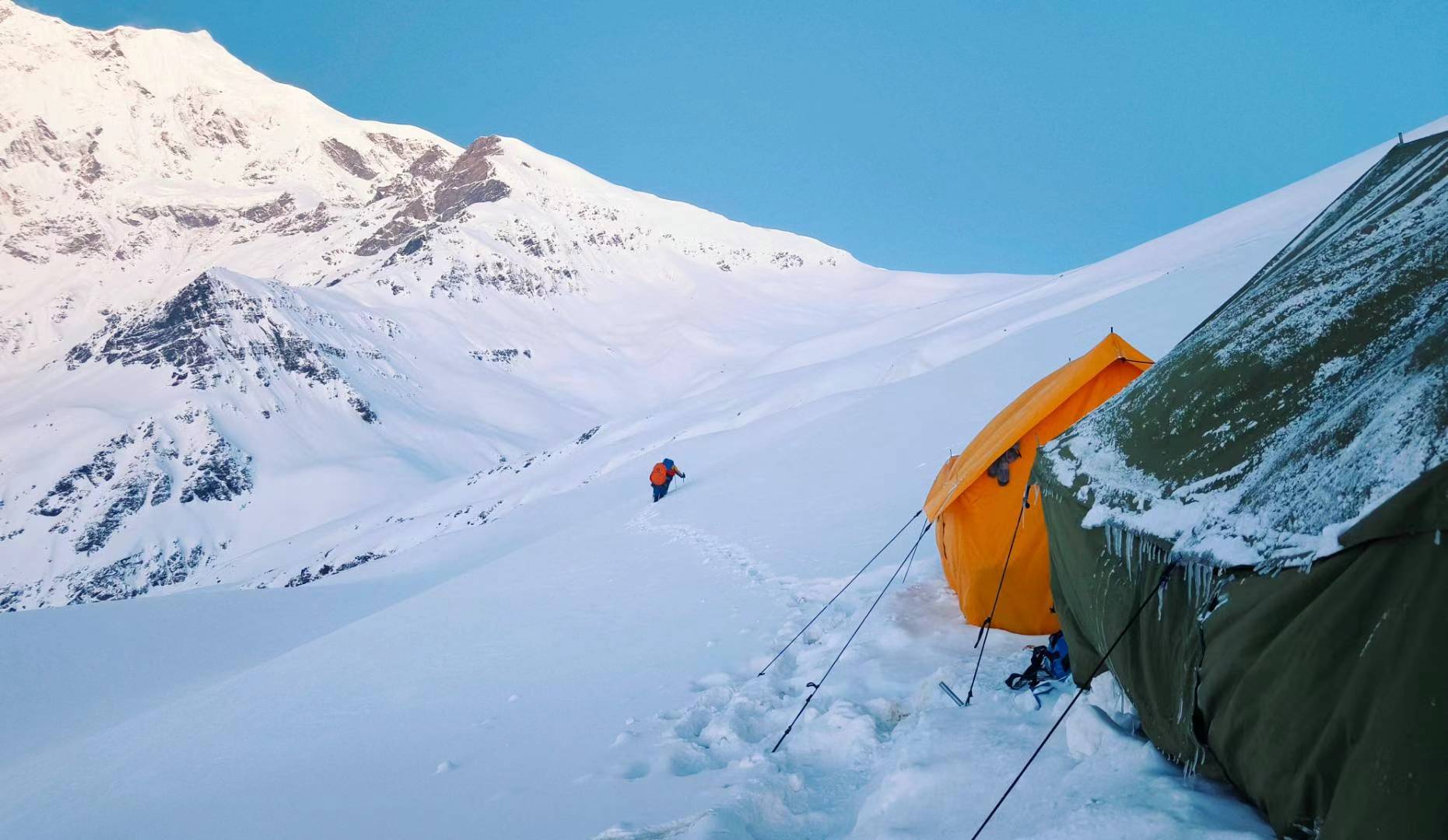 Popular Base Camps Trekking Around Nepal Himalayas